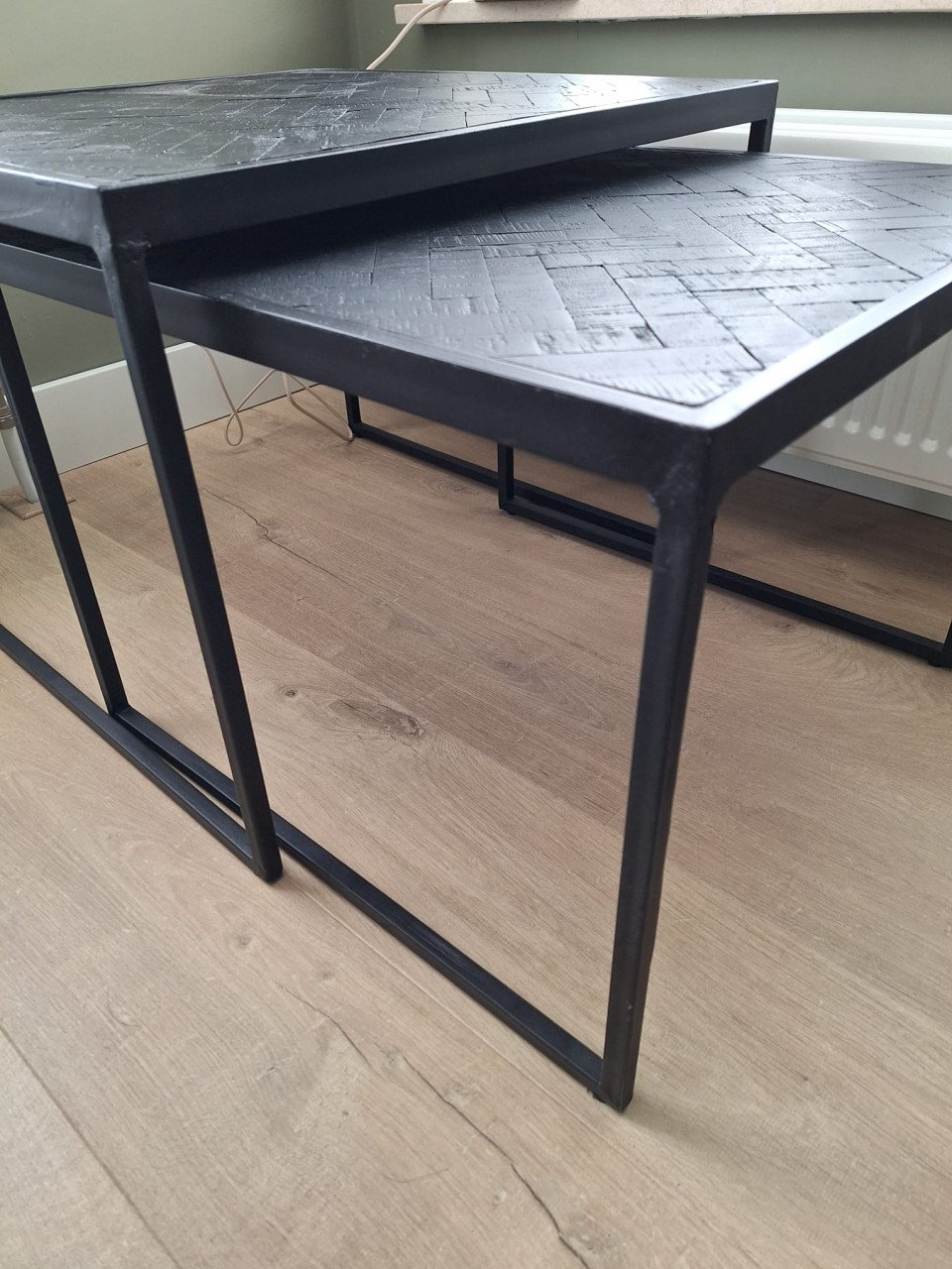 Mooie set salon/ bijzettafels Zwart hout met stalen poten/frame
