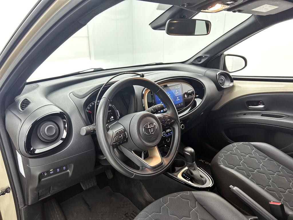 Toyota Aygo x 1.0 vvt-i s-cvt envy automaat | navigatie | jbl soundsystem |