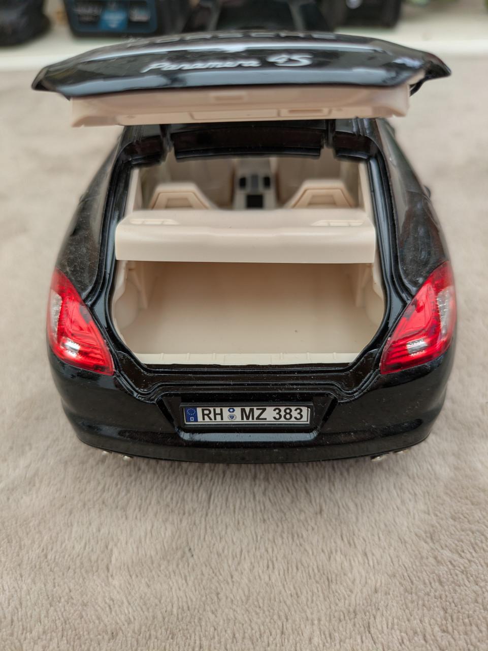 Porsche Panamere 4S 1:18