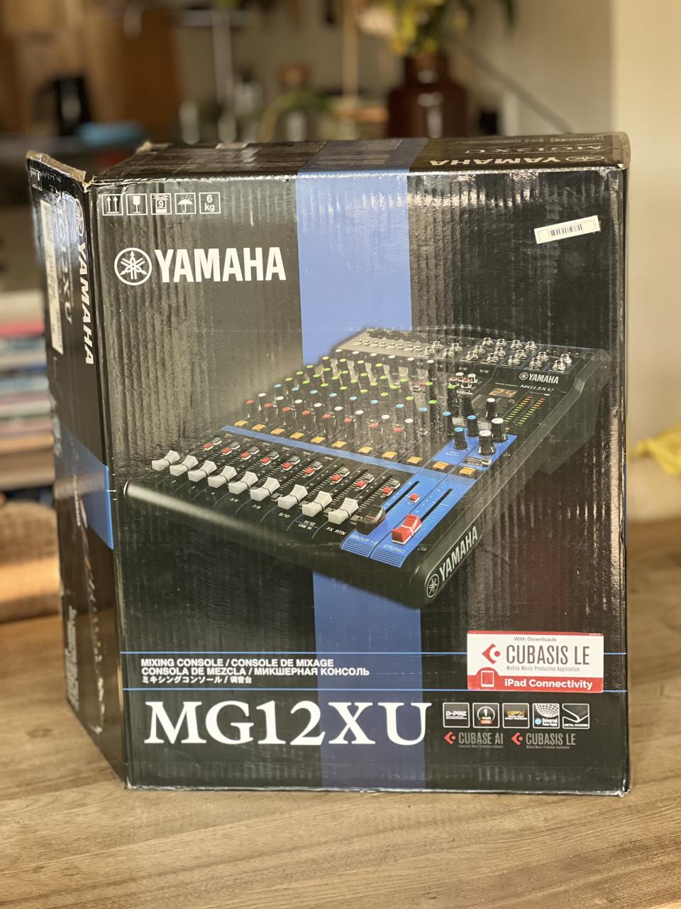 Yamaha MG12XU  mixer