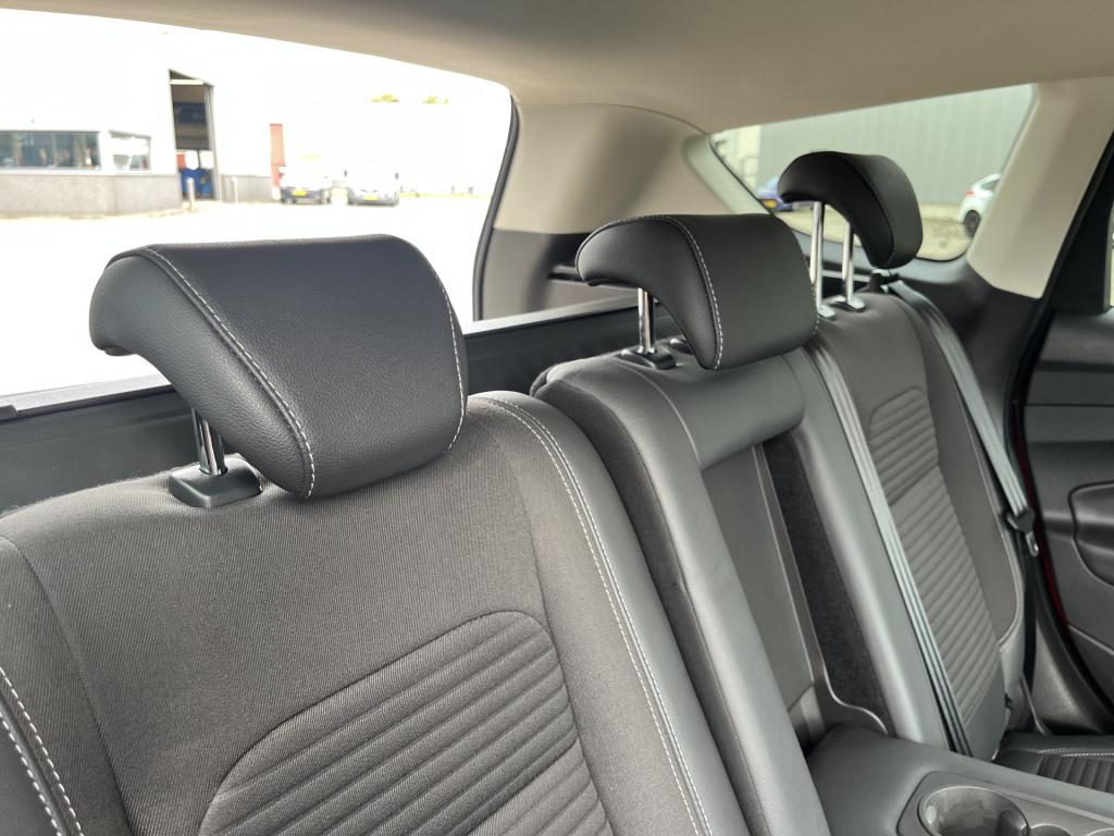 Ford Kuga 1.5 ecoboost titanium 2000 kg  trekgewicht
