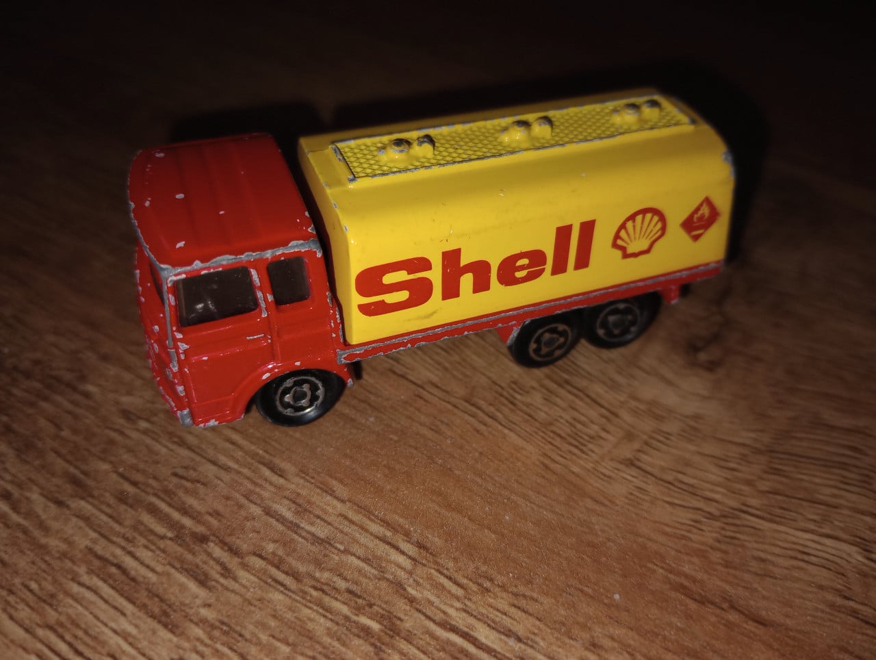 Majorette Saviem Shell Tankwagen 1/100