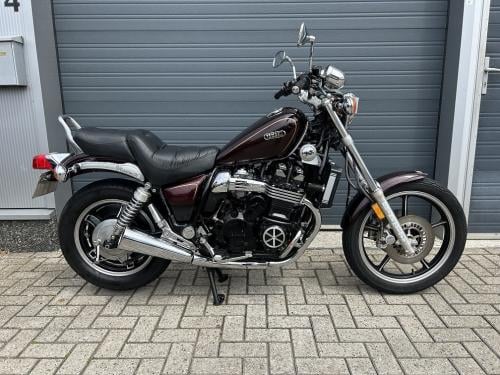 Yamaha XJ700X Maxim uit 1989 met slechts 5400 mls op de klok, €1450,-