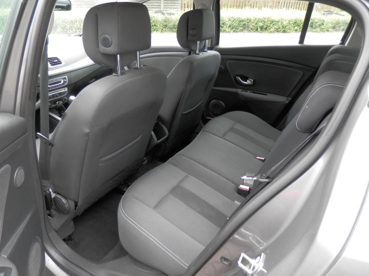 Auto Garant Biedt Aan: Renault Megane 1.6 Dynamique