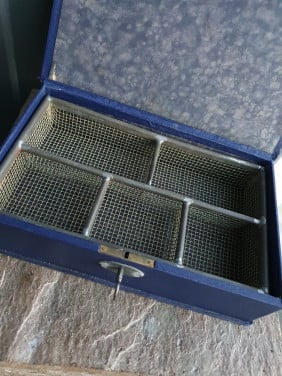 Leuk vintage cassa geldkistje, made in Italy, incl sleutel, goede staat...