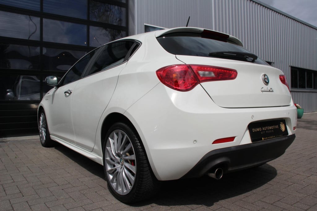Alfa Romeo Giulietta 1.4 t turbo sportiva tct automaat - xenon - leder - st