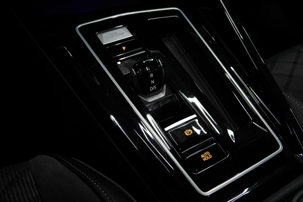 Volkswagen Golf r-line 1.5 etsi r-line | pano | iq-lights | acc | led |