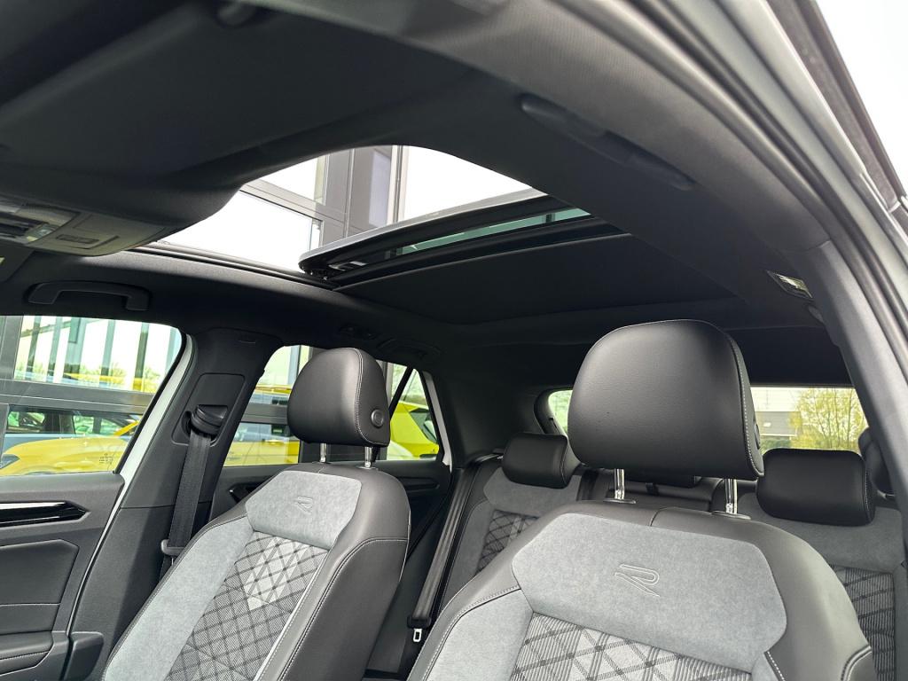 Volkswagen T-roc 1.5 tsi r-line | black style | panoramadak | 19 inch | cam