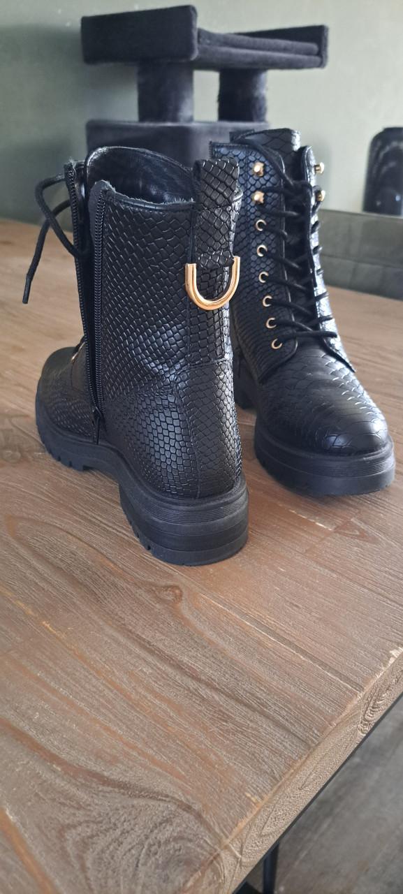 Omoda veterboots als nieuw