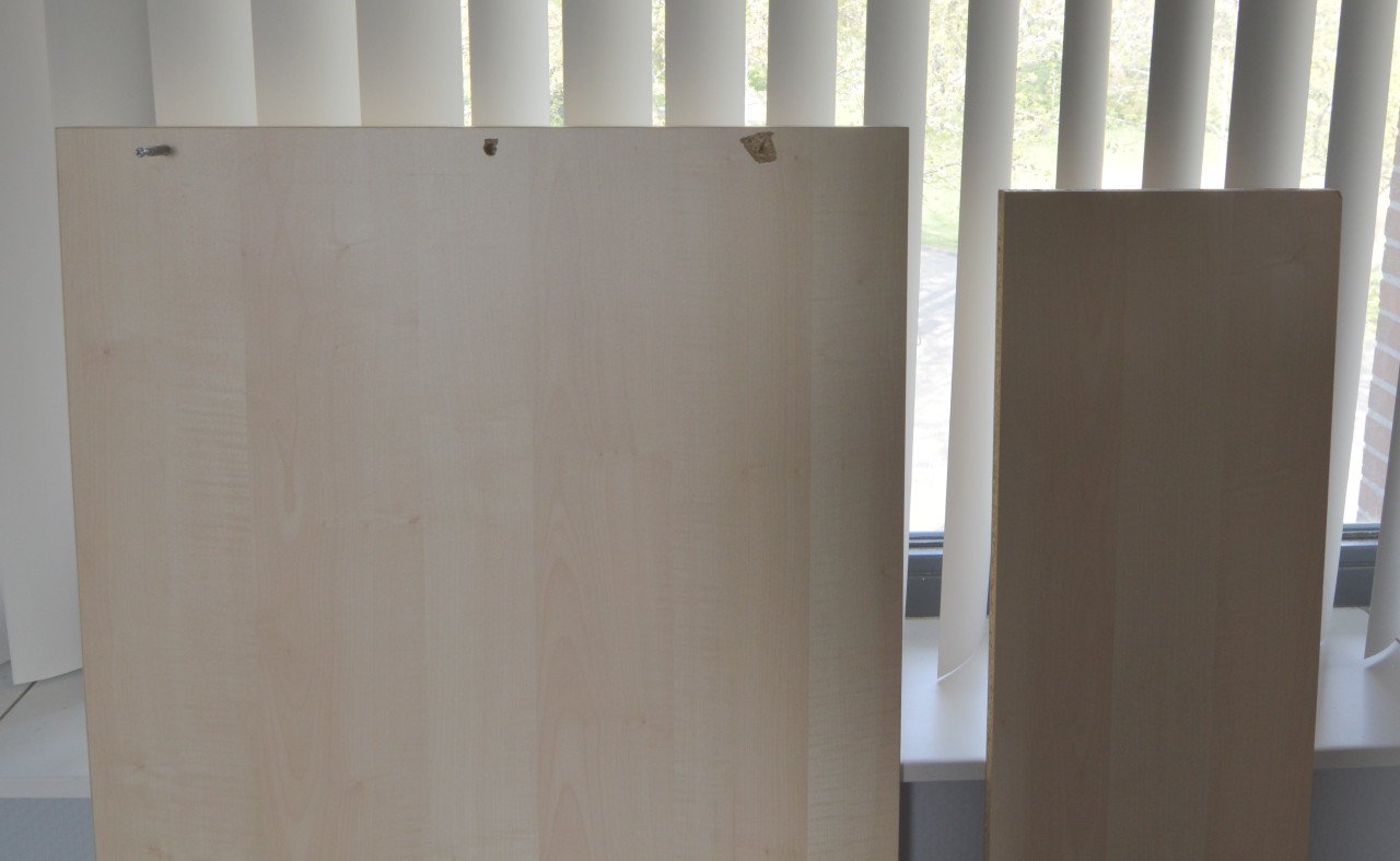 Bureau (ahorn) + Bureaulamp (halogeen) + Boekenplank (ahorn)