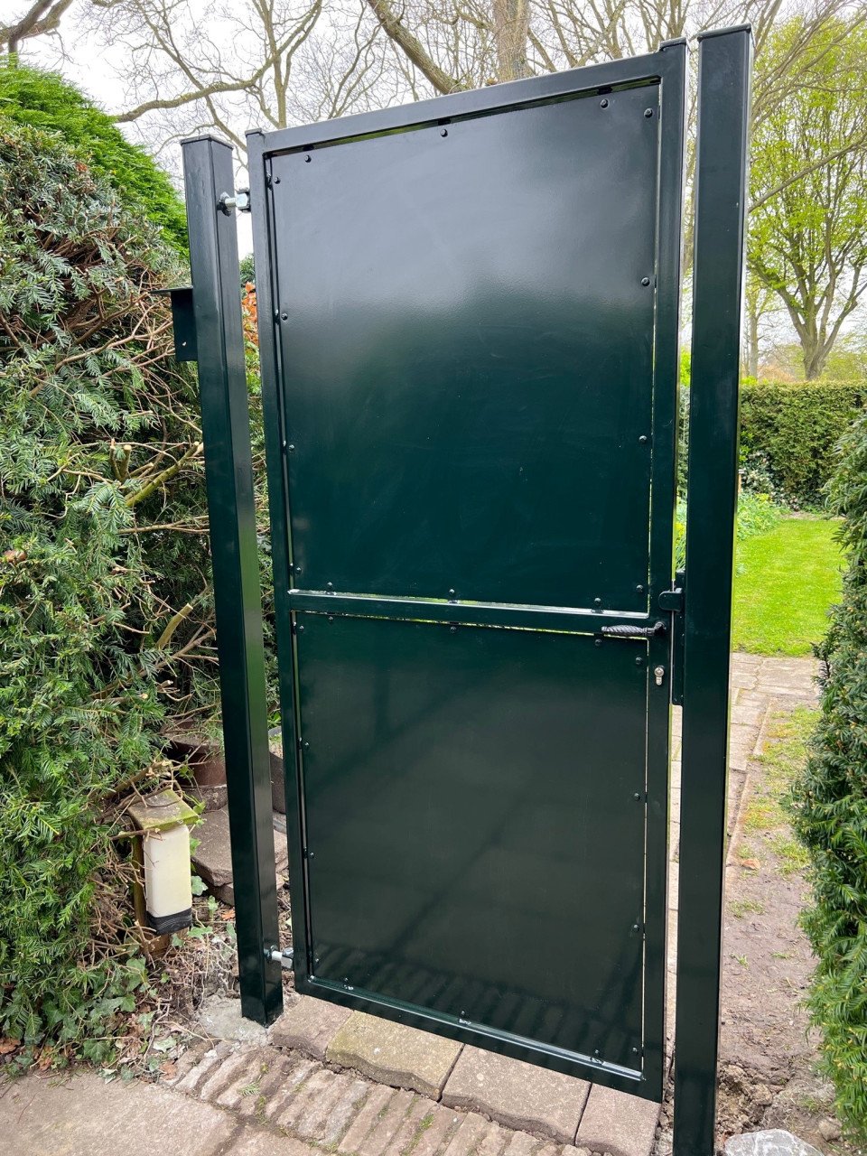 Voor al uw Tuinpoorten en Tuindeuren.