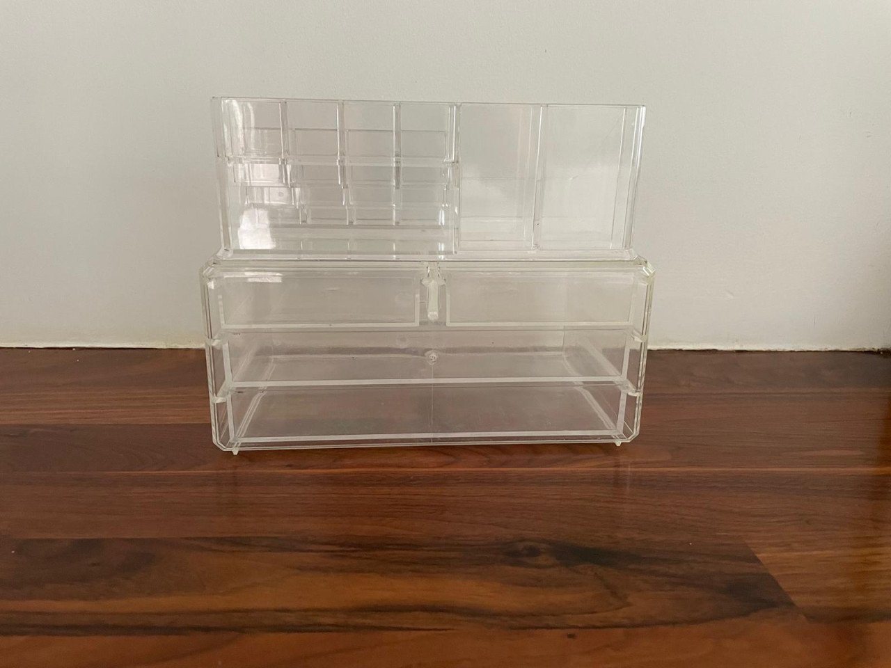 Make-up organizer
