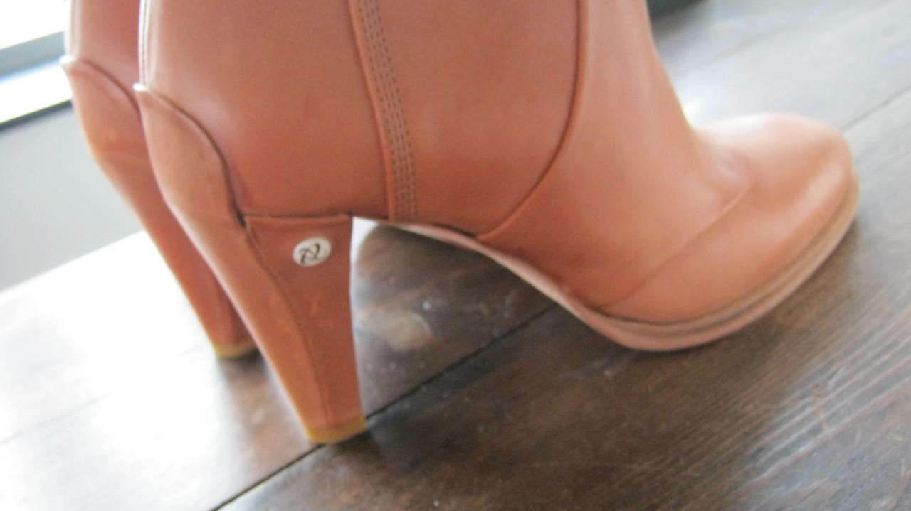 NIEUW LAARZEN MAAT 38 VOOR 50 EURO