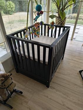 Box met lade, matras en mobile