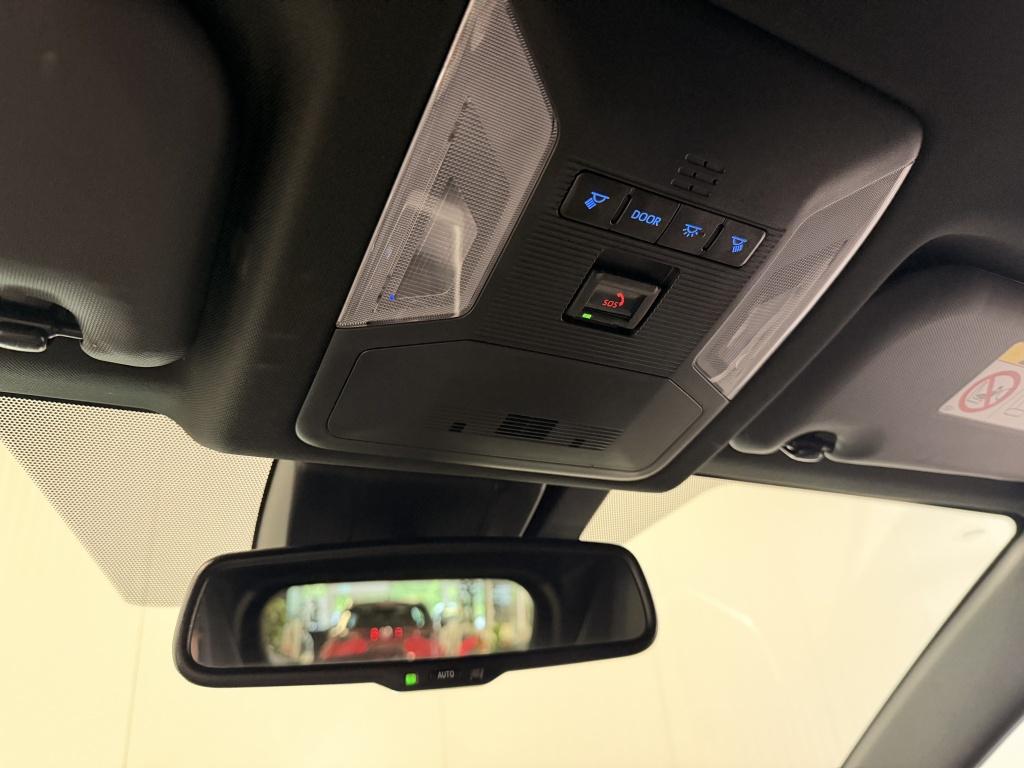 Toyota Rav4 2.5 hybrid awd bi-tone| jbl| achtr.camera| adapt.cruise