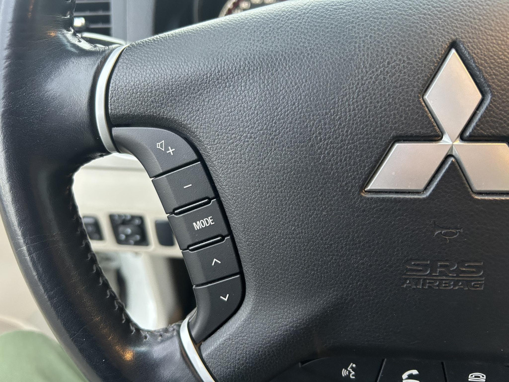 Mitsubishi Pajero 3.8 gls instyle mitsubishi pajero 3.8 di instyle