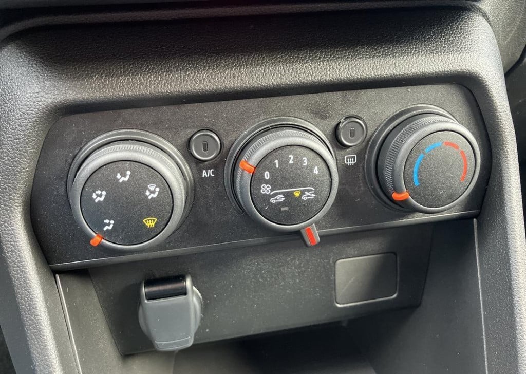 Dacia Sandero 1.0 tce 90 expression - demo / pack assist