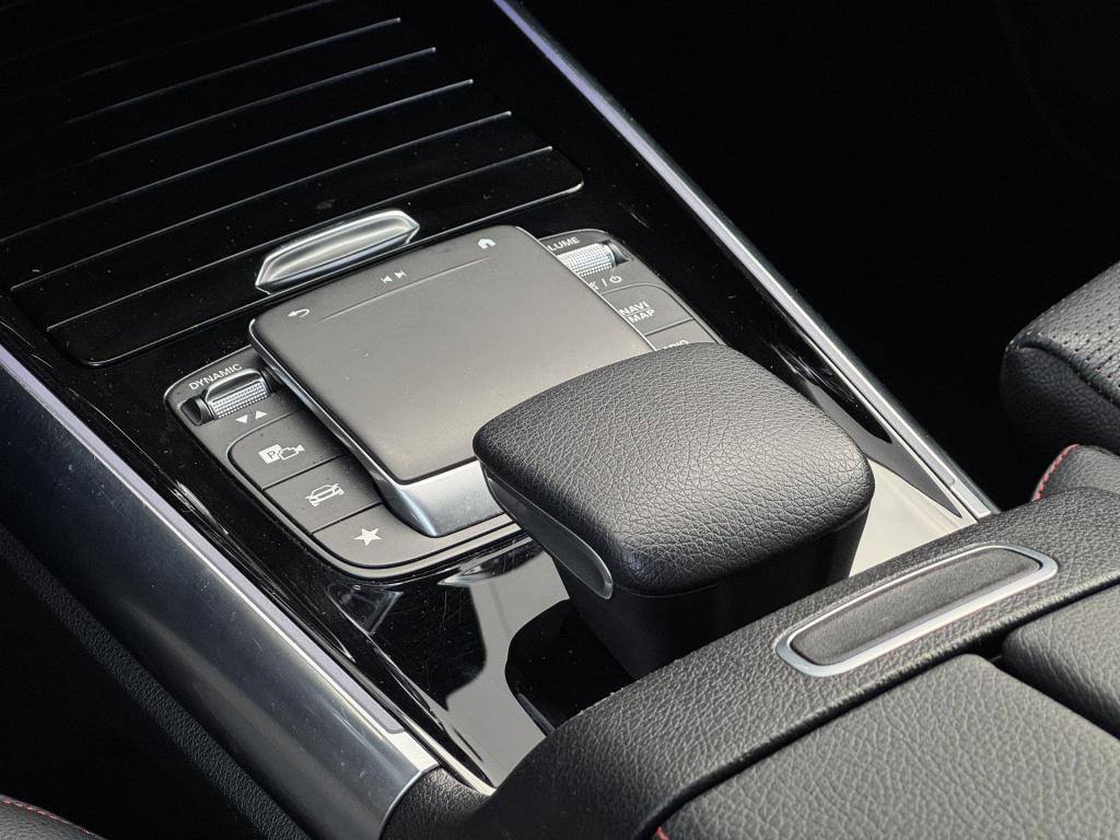 Mercedes-Benz Gla-klasse 200 amg line edition incl. trekhaak afneembaar!