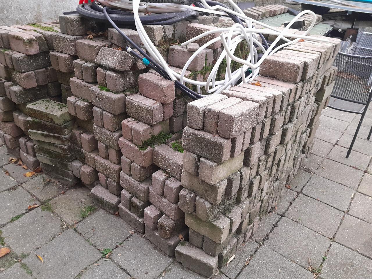 Div partijen betonklnkers, overige straat klinkers, trotoirtegels enz