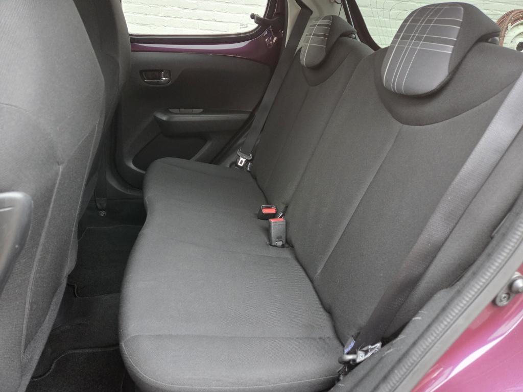 Peugeot 108 1.2 puretech 82 pk allure | lm velgen | getint glas | smartphon