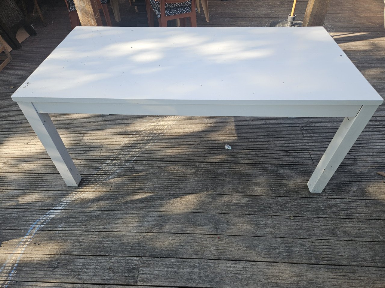 Stevige rechthoekige tafel