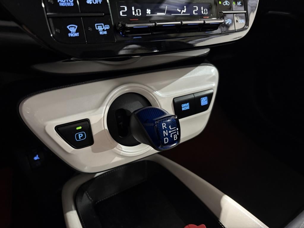 Toyota Prius 1.8 first edition | camera | bsm | pdc |