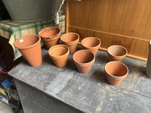 8 Tarracotta bloempotjes