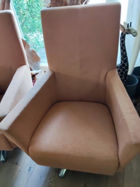 2x draai fauteuil met metalen draaipoot