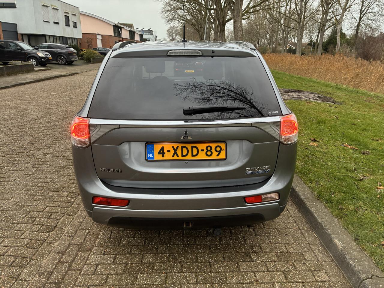 Mitsubishi Outlander PHEV 2014