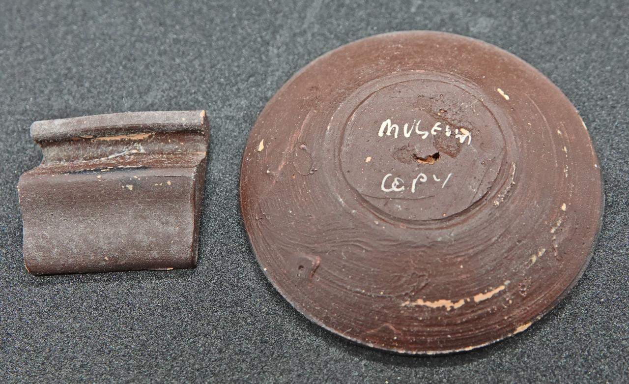 Curiosa Grieks minibordje uil handgeschilderd aardewerk copy museum