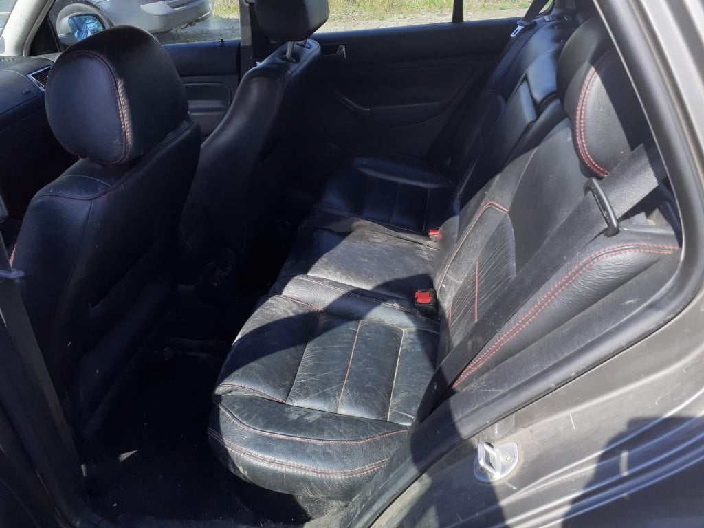 Volkswagen Golf 2.3 v5 highline