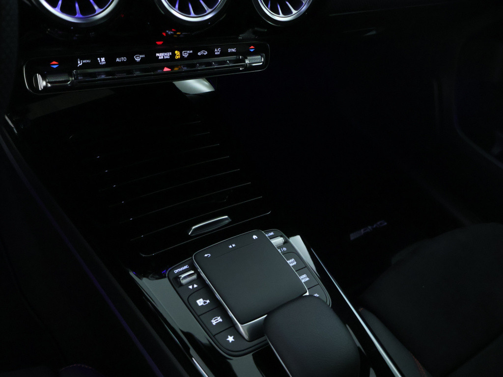 Mercedes-Benz A-Klasse 180 business solution amg | panoramadak | sfeerverli