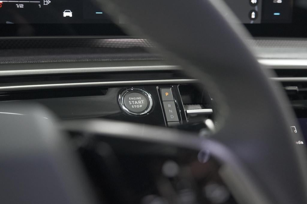 Peugeot 3008 1.2 hybrid 136 gt | adaptieve cruise control | camera | elektr