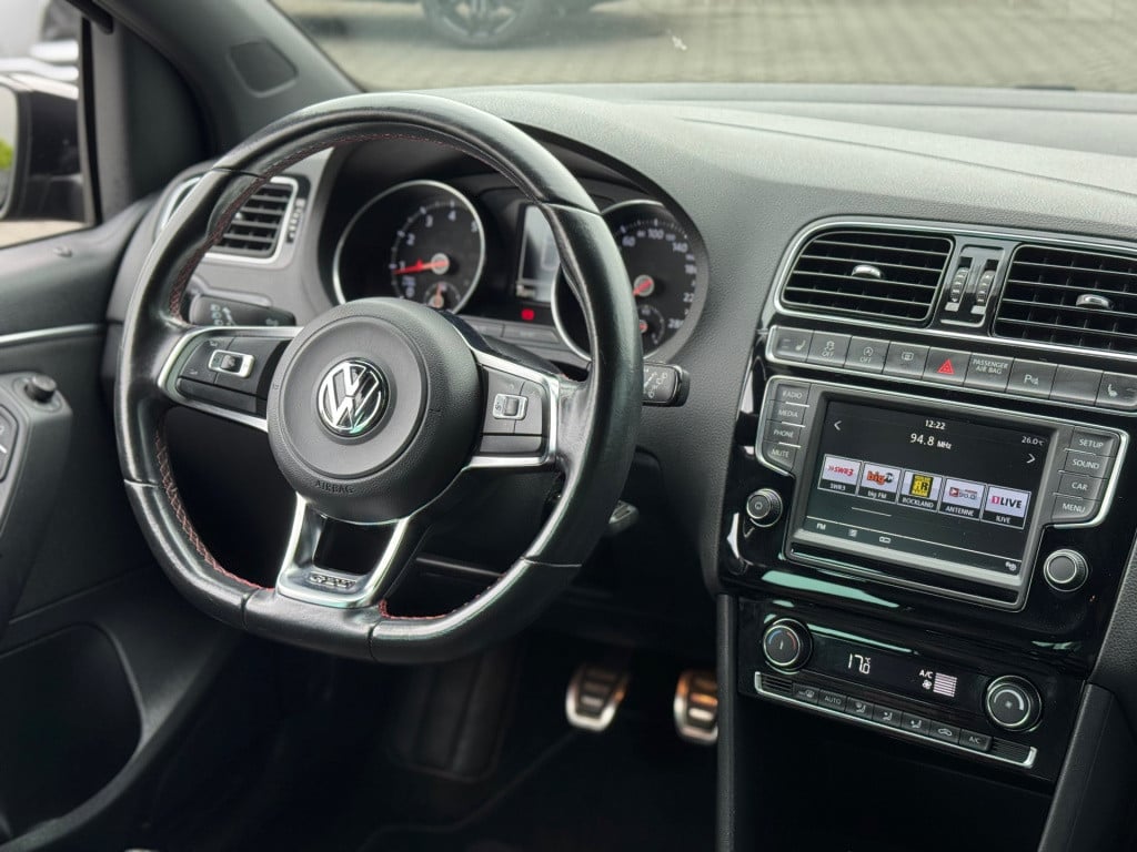 Volkswagen Polo 1.8 tsi gti * panoramadak * stoelverwarming * clima * pdc 2