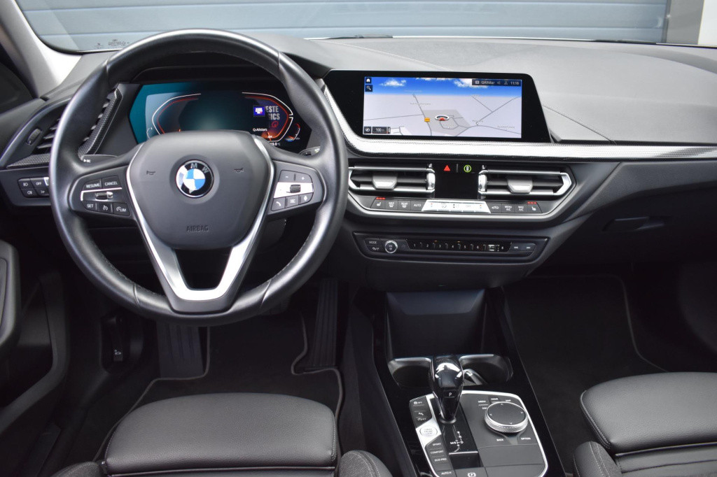 BMW 1 Serie 118i sport line | stoelverwarming | apple carplay | android aut