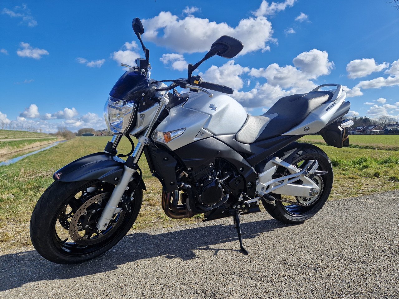 Suzuki GSR600 met maar 7400 km (aantoonbaar) van 1e eigenaar
