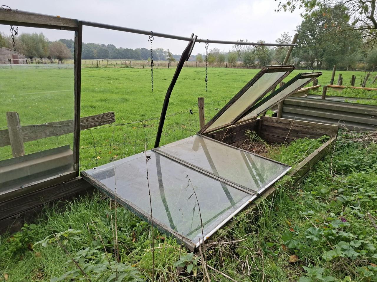 Eenruiters met  broeiopbouwkast en raamuitzetters