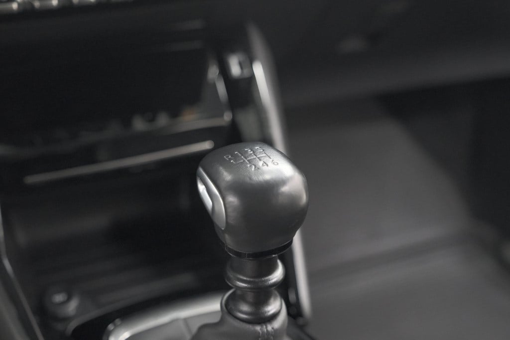 Peugeot 208 puretech 100 eat8 allure pack | camera | apple carplay | parkee