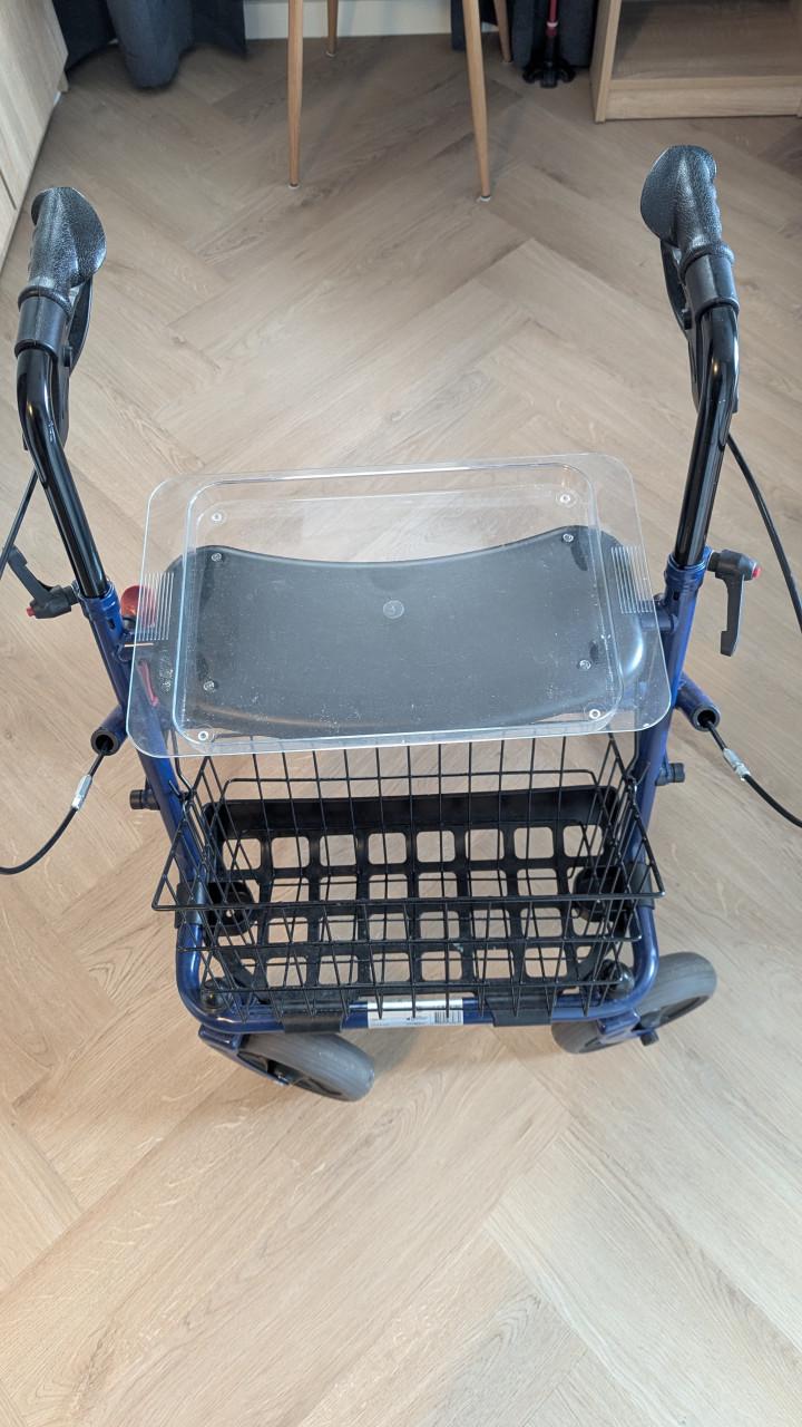 Rollator met dienbld