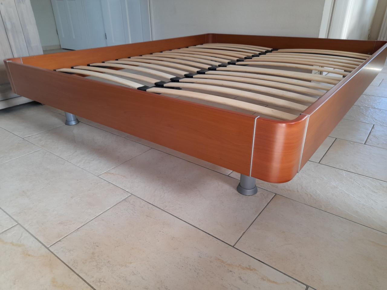 2 Persoons bed 160 x 200 (in goede staat )