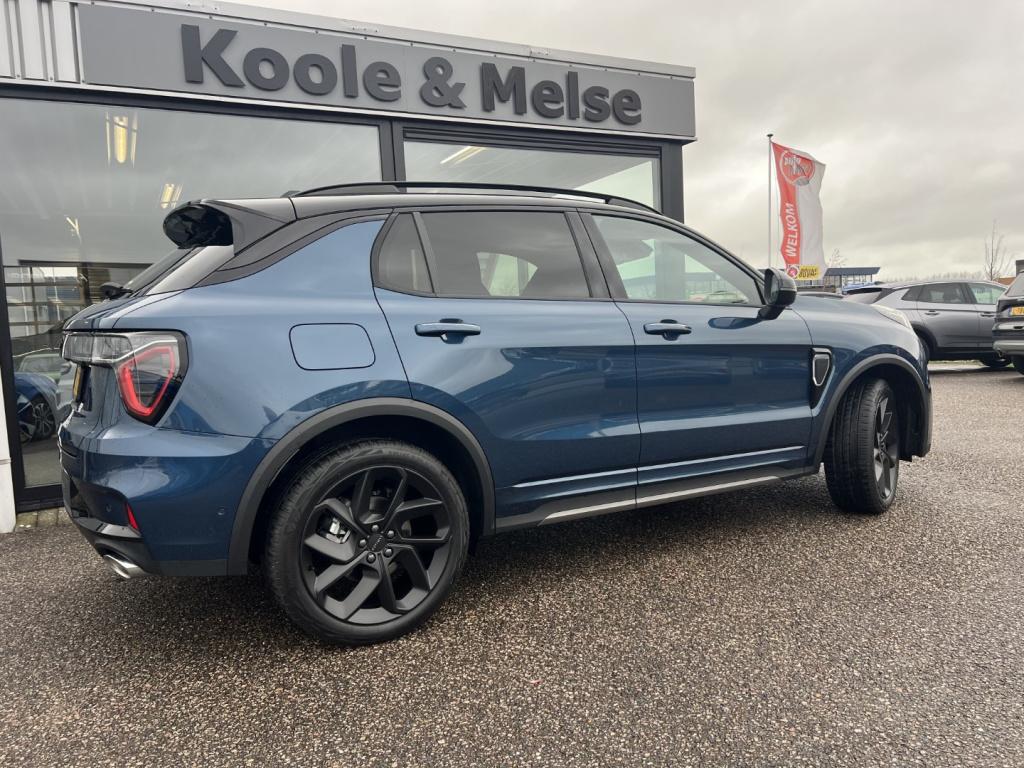 Lynk & Co 01 1.5 261pk plug in hybrid ,black edition , zwarte velgen , pano