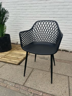 6 zwarte tuinstoelen