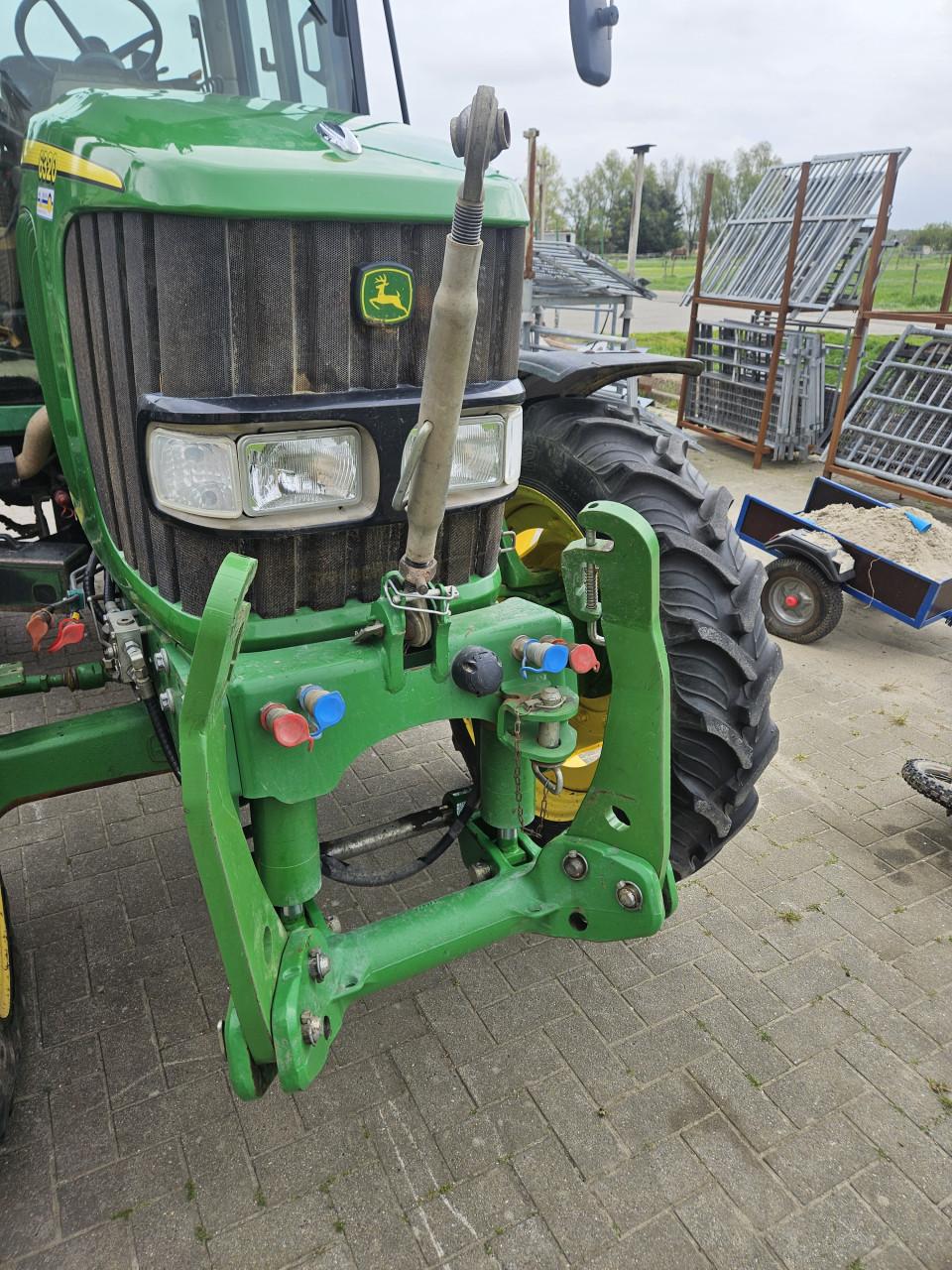 John Deere 6320