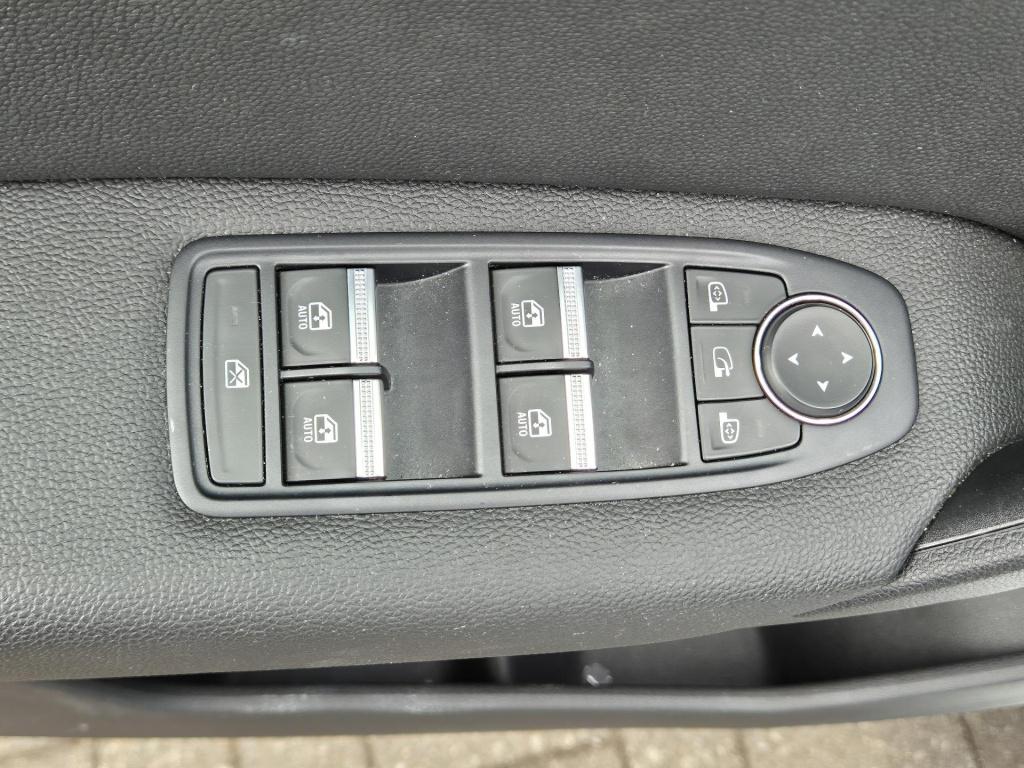 Renault Captur 1.3 tce 130 intens trekhaak, camera, stoel-, stuur- en voorr