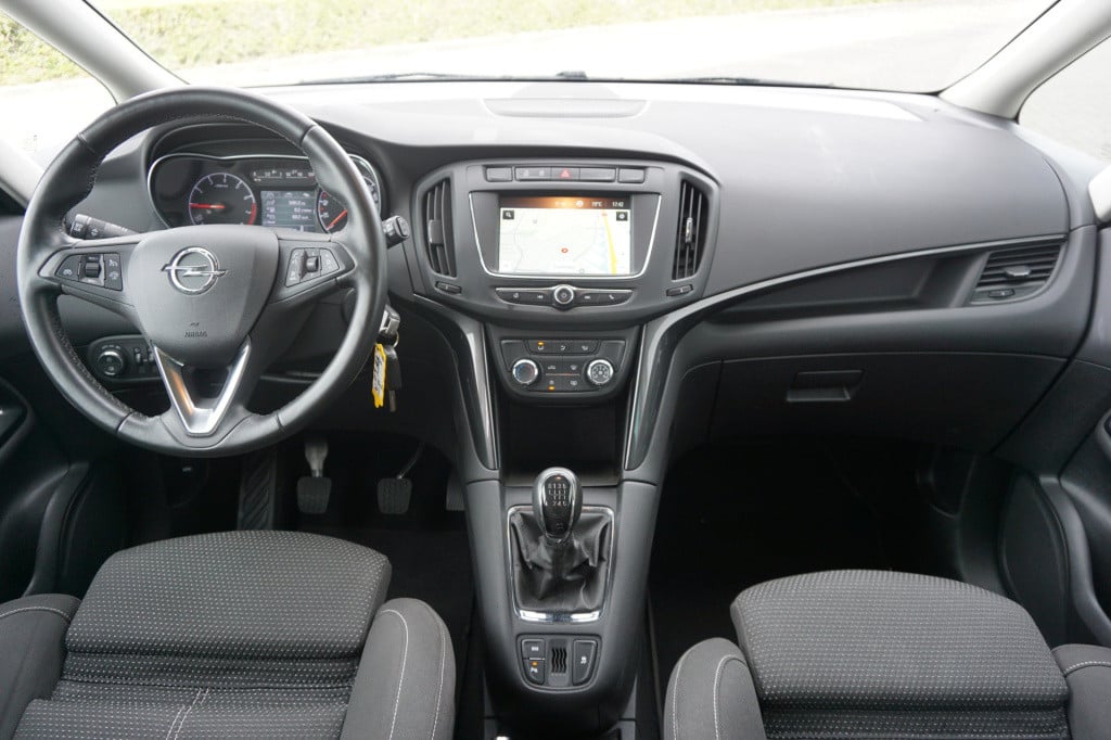 Opel Zafira 1.6 turbo business executive 7p. airco / navi / cruise / elektr