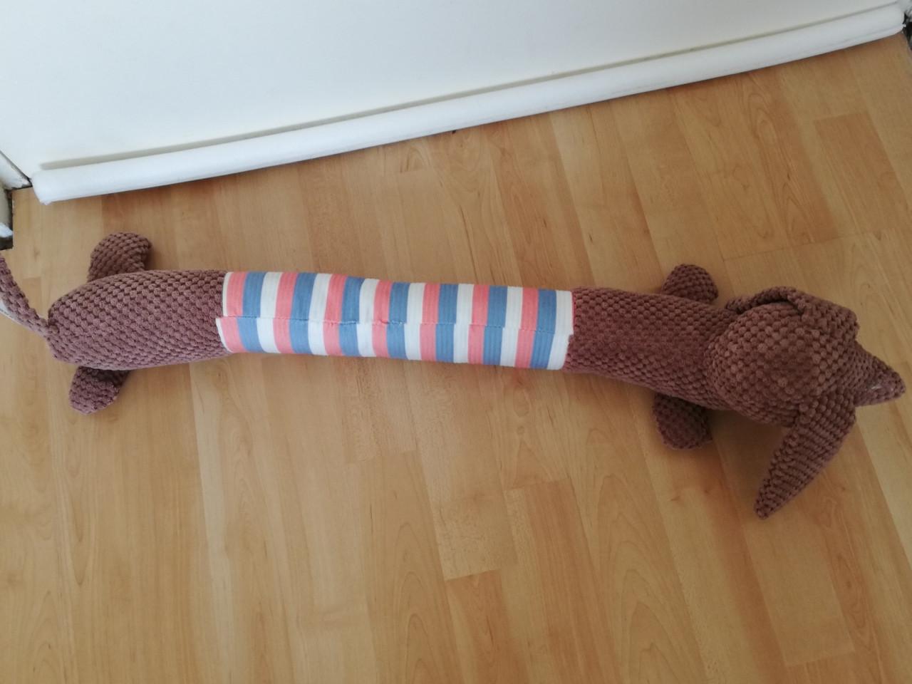 Takkie, teckel, tekkel, deurstopper, tochtstopper, hondenspeelgoed
