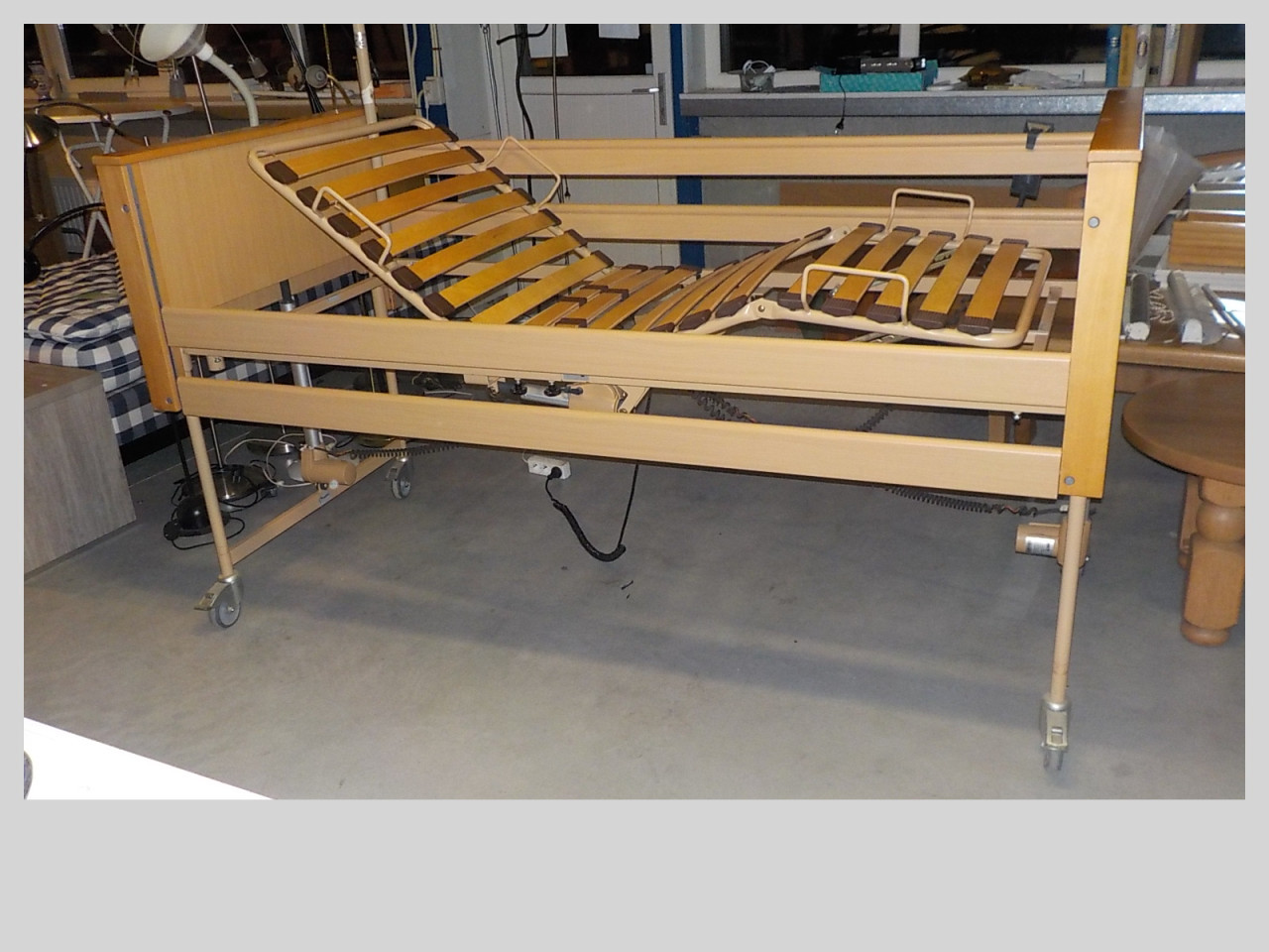 Elektrisch hoog/laag ledikant met papegaai op wielen 90 x 200 cm