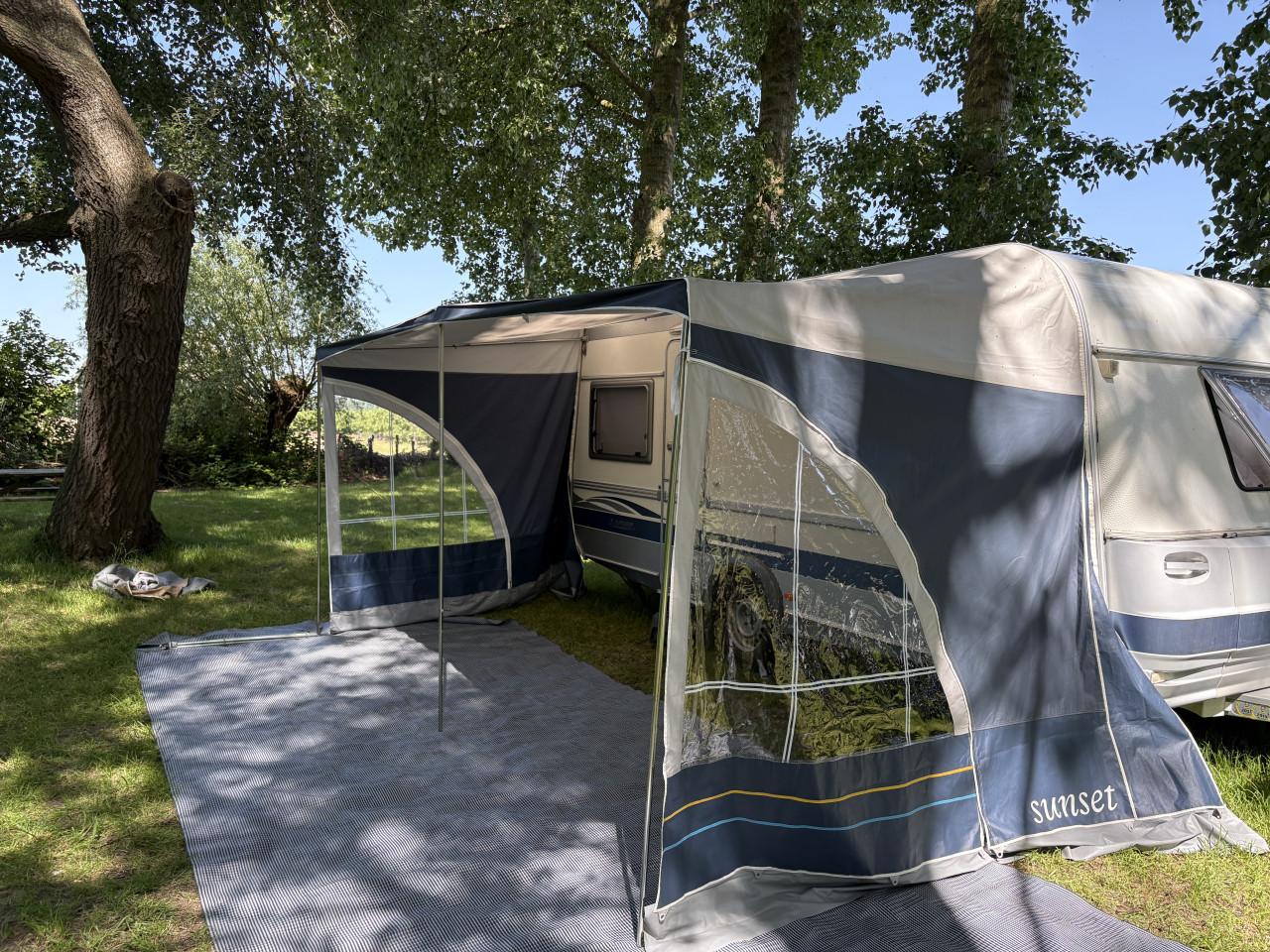 Caravanluifel met stalen frame