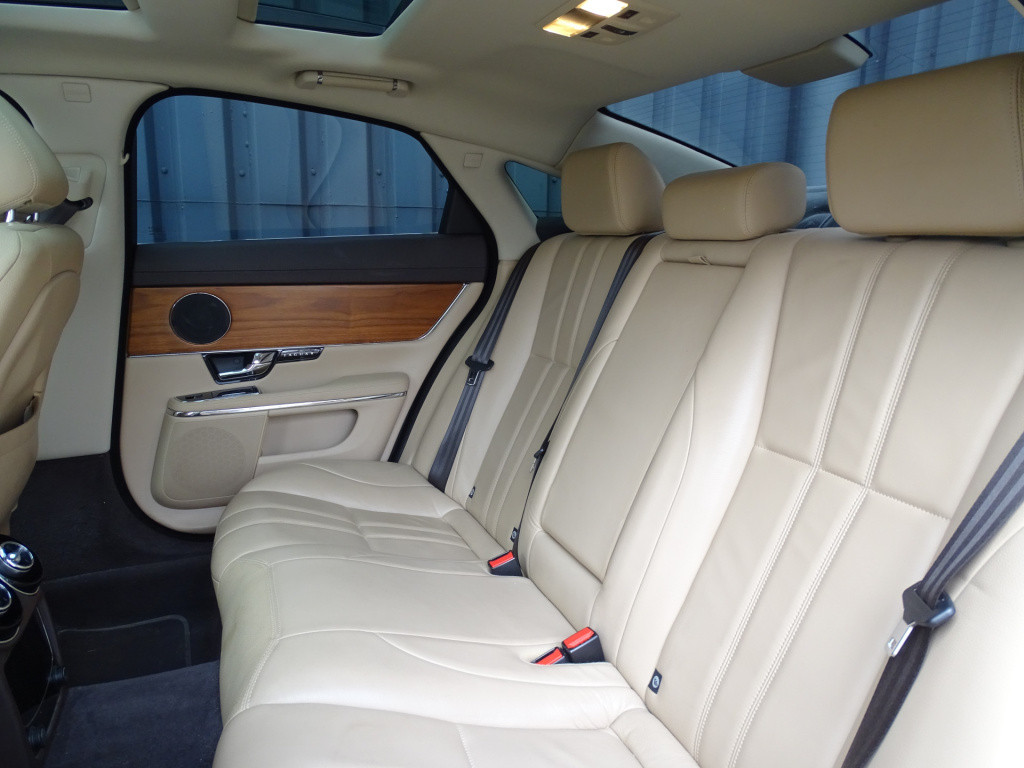 Jaguar Xj 3.0 v6d luxury | dubbel pano | 19"