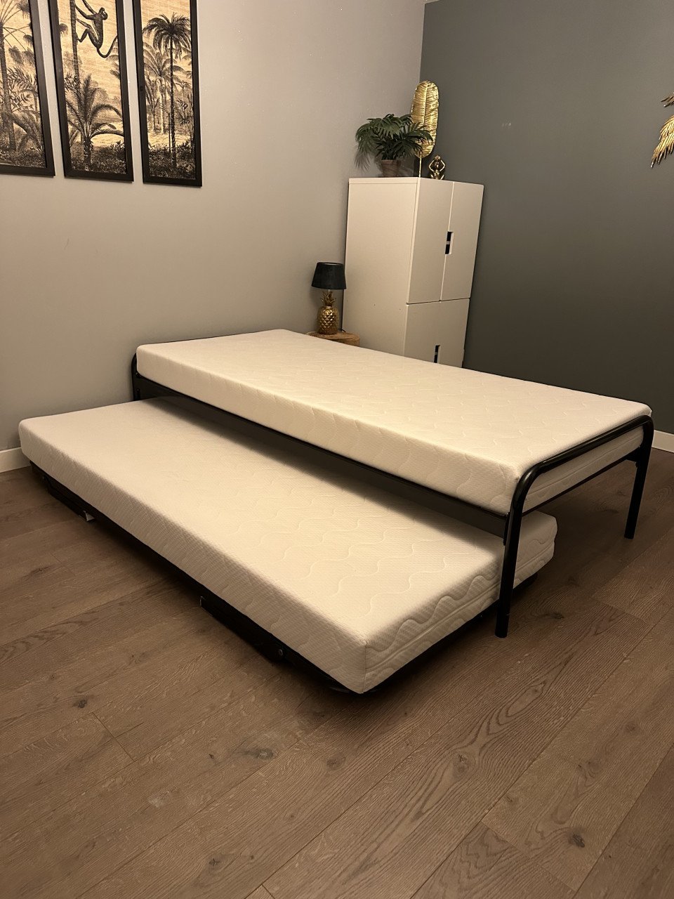 Bed met logeerbed - ook te gebruiken als tweepersoonsbed 2x 90x200